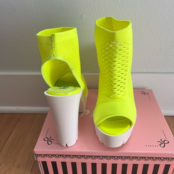 AKIRA Pazzle Chunky Neon Platform Heels - Picture 3 of 6